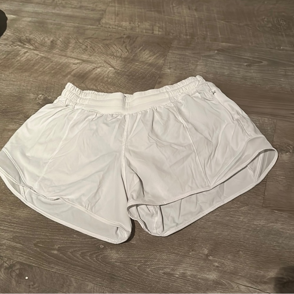 Lululemon Hotty Hot short 2.5 inch